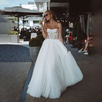 Сватбена рокля от бял Тюл на тънки спагети презрамки с отворени камъни и кристали Трапецовидна форма, Сватбена рокля с влак в стил Destination
